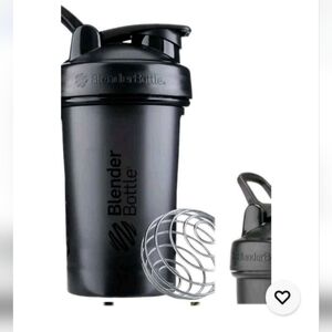 Blender bottle Classic V2 Shaker Bottle for ProteinShakes and Pre Workout 20 Oz
